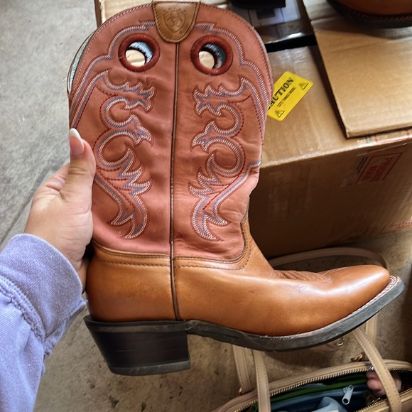 Ariat Shoes - Ariat cowgirl boots